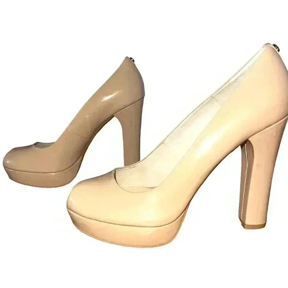 MICHAEL KORS CHANTEL NUDE PATENT LEATHER PLATFORM PUMPS. - Picture 2 of 12